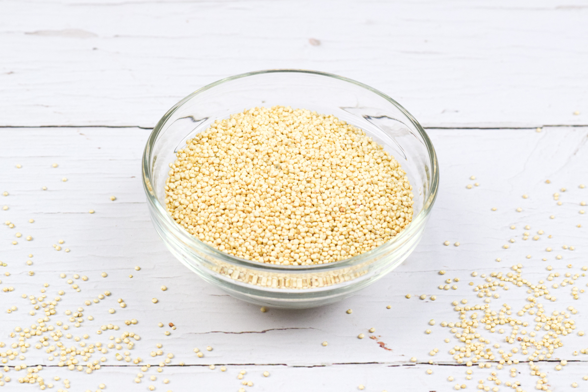 A glass bowl of raw quinoa