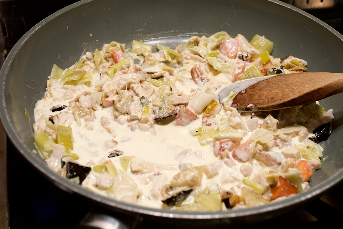 A saucepan of vegetables and leeks with turkey/chicken and cream