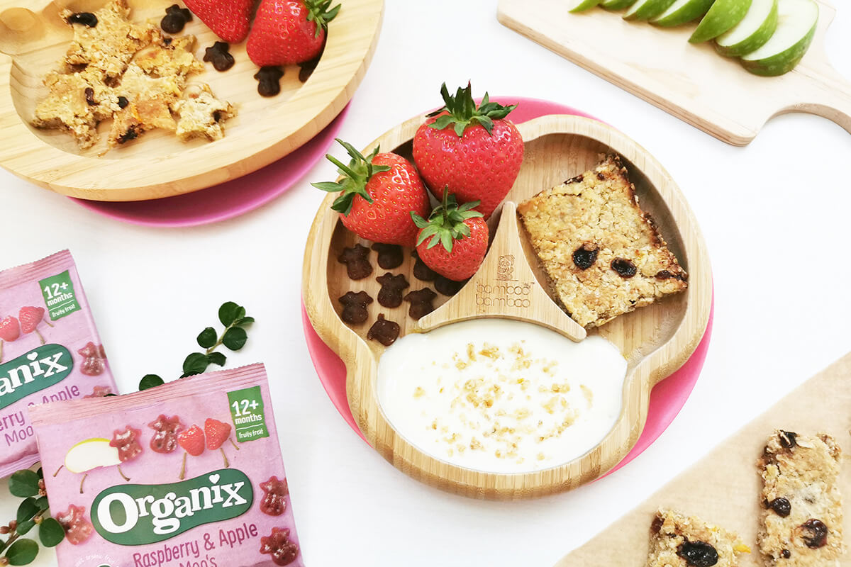 https://organix.com/sites/hero_organix/files/inline-images/Carousel%20-%20Organix%20-%20Recipe%20-%20Healthy%20Flapjacks_Step%205_12%20Months_Static%20Image_Website_1200px%20by%20800px_2023.jpg