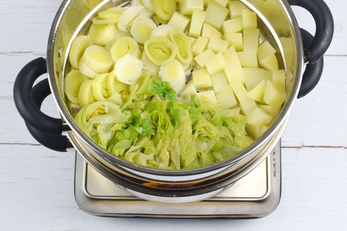 Lettuce, leek and potato in a steamer