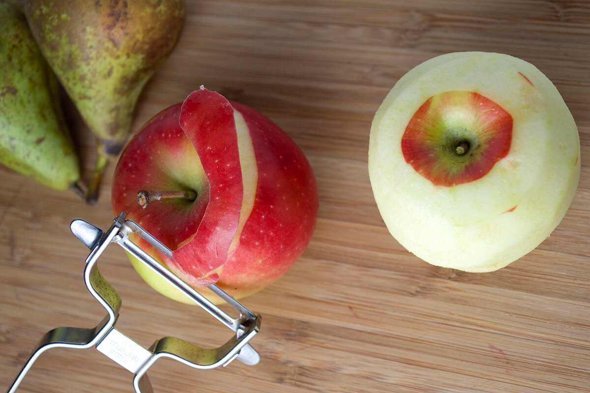 Simple Apple and Pear Puree_Step 1