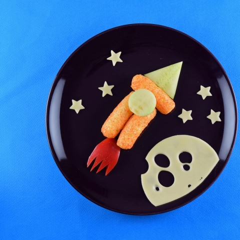 Roaring Rocket Melty Carrot Puffs Fun Plate